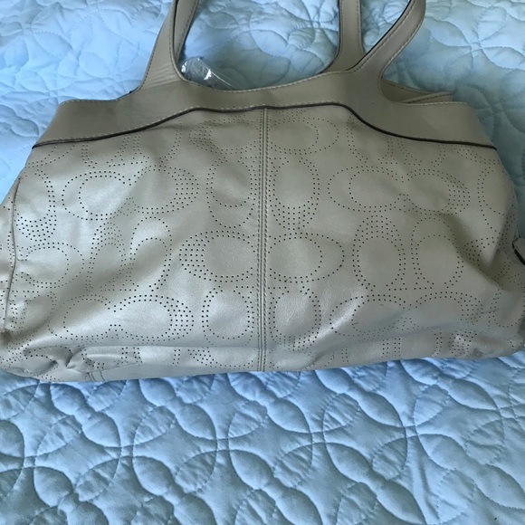 Coach Vintage Pearl Gray Handbag - Picture 3 of 13